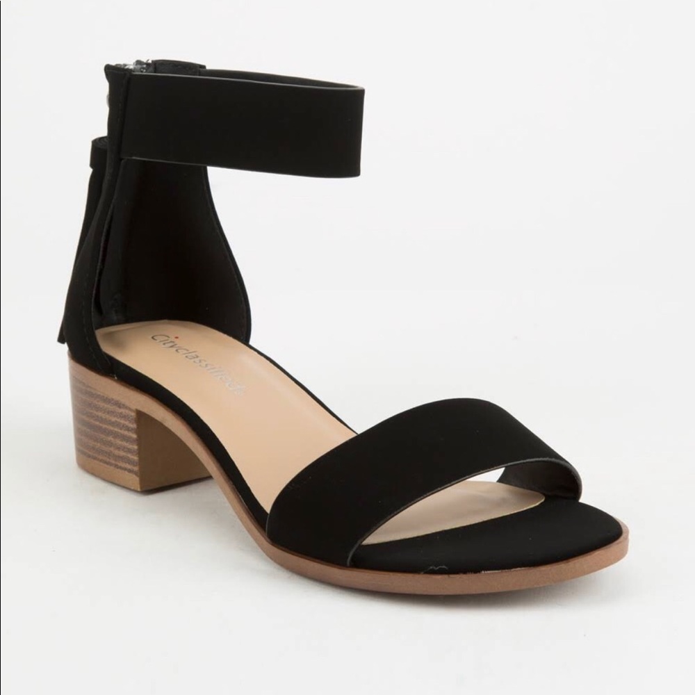 City Classified chunky heel sandals